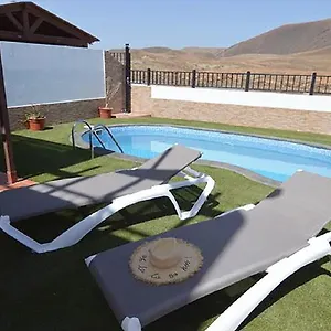 https://holidayvilla-blue-pool-bbq-wifi.in-canary-islands.com